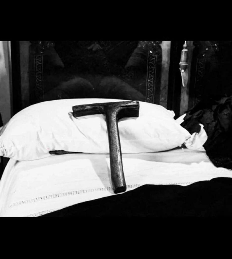 La Accabadora wooden hammer