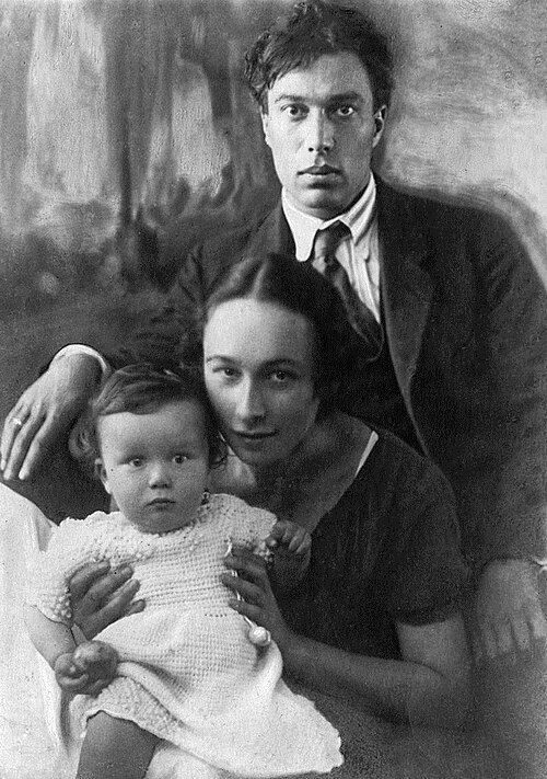 Boris Pasternak with family 1920